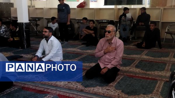 قرائت زیارت حضرت فاطمه (س) در دبیرستان شاهد ابوذر غفاری 