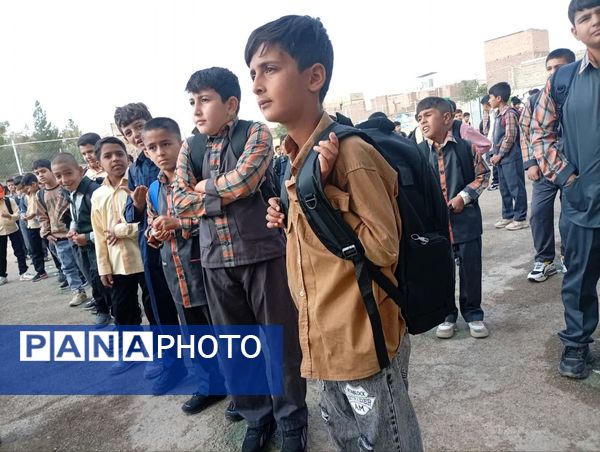 آغاز بازگشایی مدارس و شور و حال دانش آموزان دبستان شهید پسندیده فدافن در نخستین روز پاییز