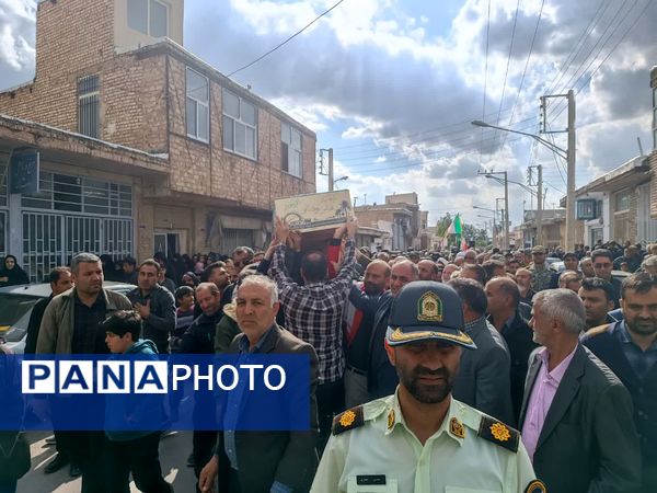 مراسم تشییع و خاکسپاری پیکر مطهر شهید عباس رمضانی در کوهپایه