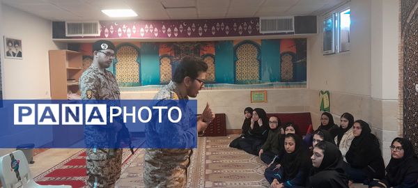 آموزش عملی آمادگی دفاعی در دبیرستان فرزانگان استعداد درخشان ملارد