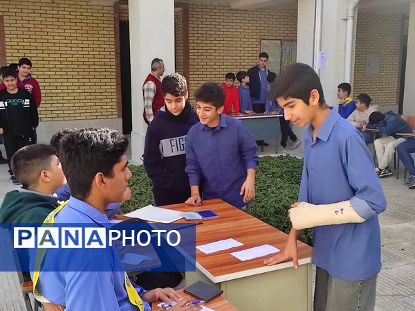 مشارکت پرشور دانش‌آموزان در انتخابات شورای پیشتاز مدرسه کوثر