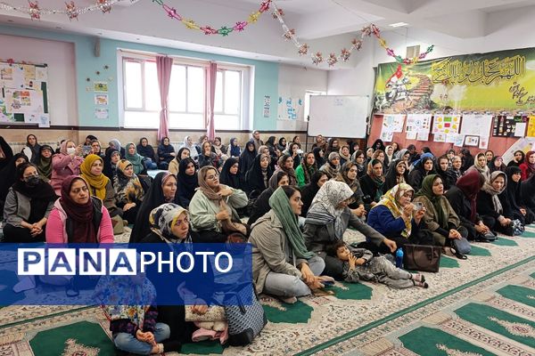 حضور دانش‌آموزان مدارس ناحیه دو شهرری در جشن ولادت حضرت فاطمه (س)