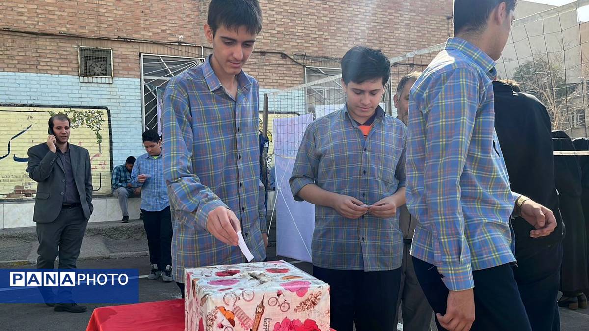 برگزاری انتخابات انجمنهای ورزشی با حضور مسئولان آموزش و پرورش منطقه۱۵