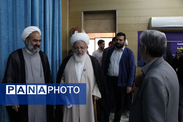 نشست اصحاب رسانه با نماینده ولی فقیه در یزد