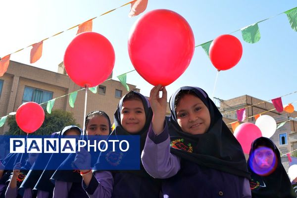 جشن میلاد حضرت زینب(س) با حضور مادر پرستار در دبستان علویان بهارستاندو