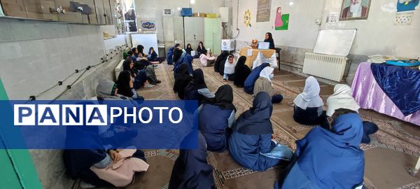 کارگاه آموزشی دانش‌آموزان در هفته پدافند غیرعامل (پدافند زیستی) در مدرسه شهید خاقانی شهرستان شیروان