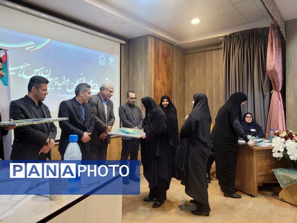 جلسه روسای انجمن مدارس ناحیه سه در دبستان مصلی‌نژاد حضرت زینب(س) 