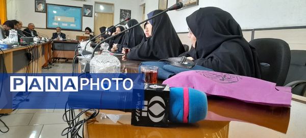 نشست خبرنگاران پانا با مدیر آموزش و پرورش ناحیه 3 قم