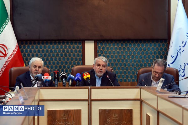 نشست خبری وزیر میراث فرهنگی، گردشگری و صنایع دستی و معاونان وزارتخانه با اصحاب رسانه