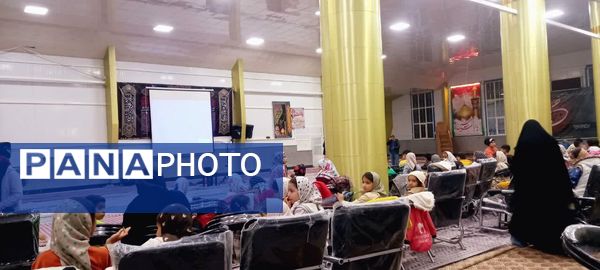 اکران انیمیشن یوز ایرانی رادر حسینیه روستای کاریزک