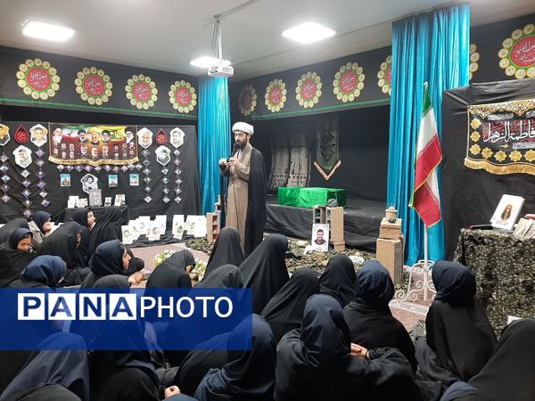 روایتگری مادر شهید مدافع امنیت «حسن مختارزاده» در جمع دانش‌آموزان