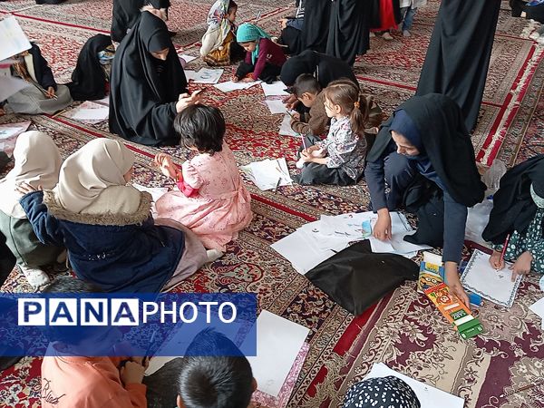 برپایی غرفه کودک در حاشیه نماز جمعه کاشمر