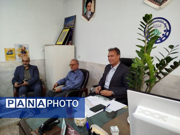 نشست هم‌اندیشی پیشکسوتان امورتربیتی با معاون پرورشی  و تربیت بدنی کاشمر