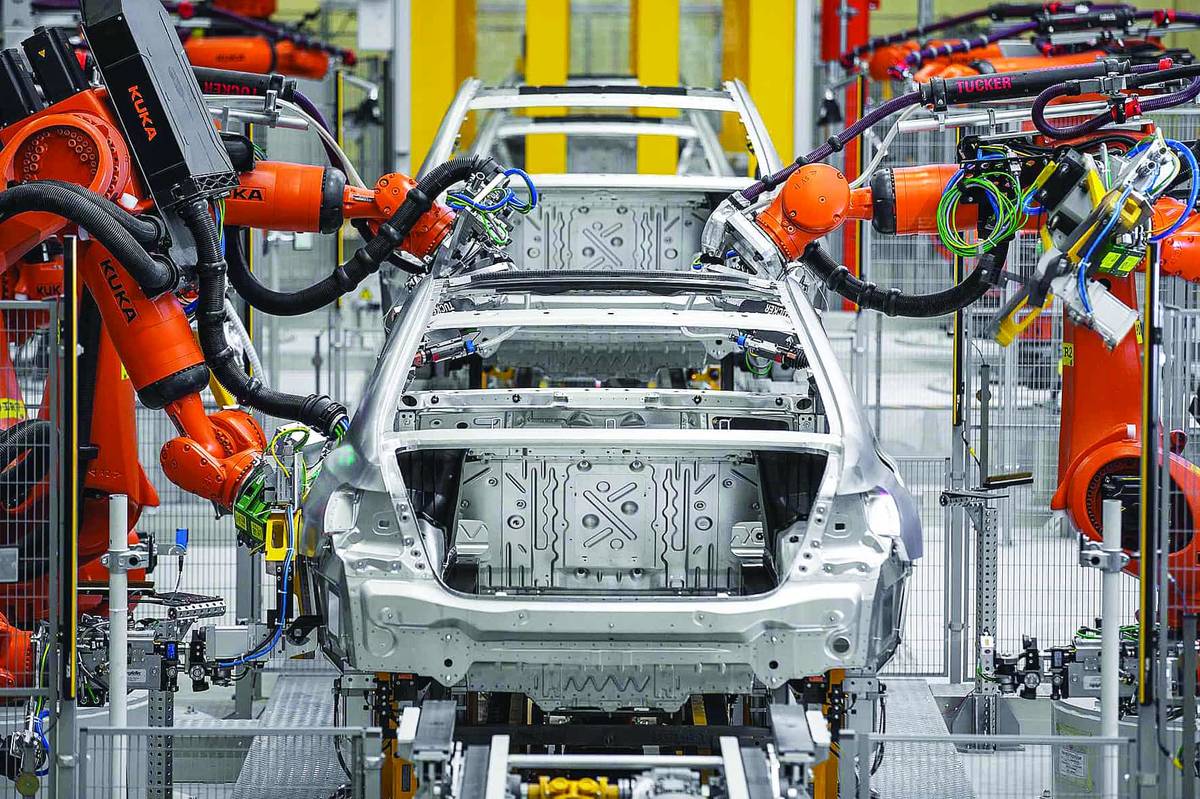 بهبود وضعیت صنعت خودرو با سرمایه‌گذاری مشترک و تبادل فناوری با شرکت‌های معتبر خودروسازی جهان