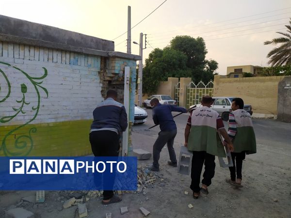 بهسازی کف مدارس خاکی رودان با همت خیرین و گروه‌های جهادی