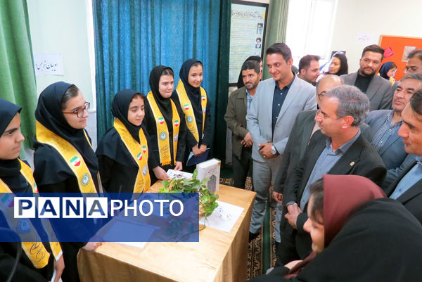 افتتاح نمایشگاه کتاب به‌مناسبت هفته کتاب و کتاب‌خوانی 