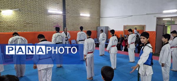 مراسم تجلیل قهرمانان تکواندوی استان خراسان رضوی از باشگاه دلاوران در کاشمر