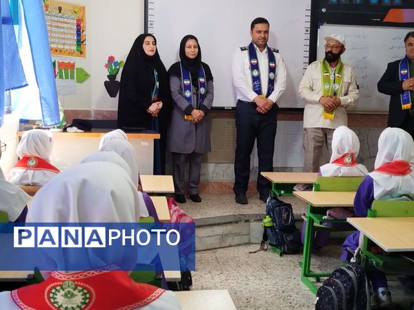 بازدید ارزیاب کشوری سازمان دانش‌آموزی در مدارس تمام پیشتاز شهرستان فاروج
