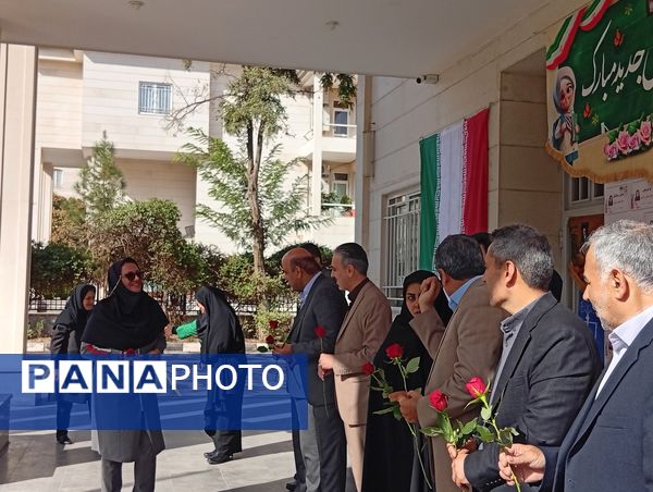 مراسم باشکوه زنگ ایثار و مقاومت در دبیرستان مصلی نژاد حضرت ام البنین