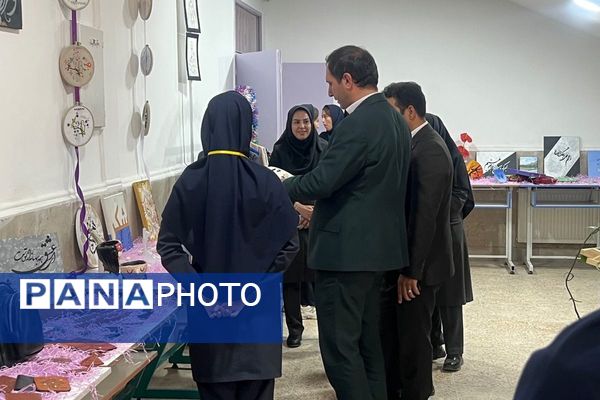 جشنواره‌ هفته‌ مشاغل‌ در هنرستان‌ کارآفرینان بهارستان۲