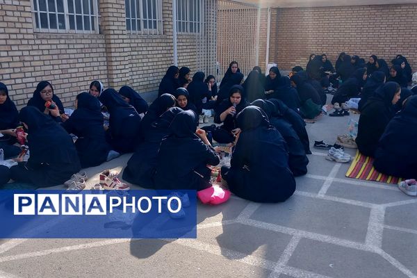 صبحی سالم در دبیرستان دخترانه فرهنگ قرچک