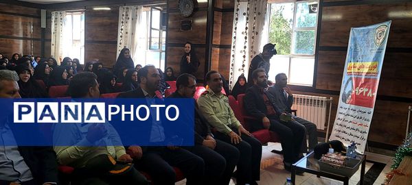  مراسم روز نیروی انتظامی در مدرسه شاهد 