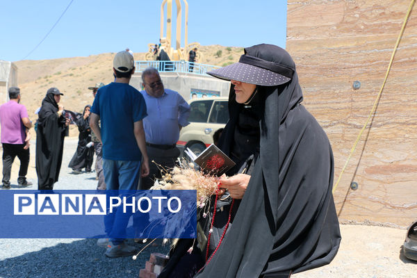 بازدید معلمان قمی از یادمان شهدای «بوالحسن» 