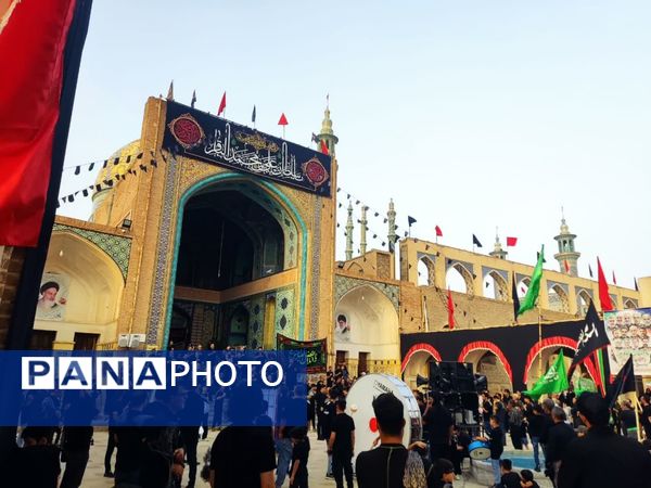 عزاداری زائران و مجاوران حرم مطهر اردهال در شب تاسوعای حسینی