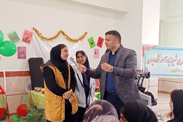 برگزاری جشن یلدا با حضور مسئولان و همکاران در مدرسه ایران و هنرستان کریمی شیرازیها