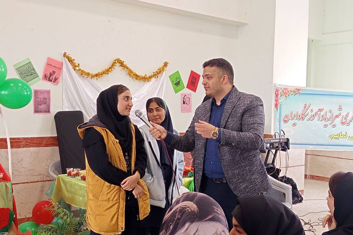 برگزاری جشن یلدا با حضور مسئولان و همکاران در مدرسه ایران و هنرستان کریمی شیرازیها
