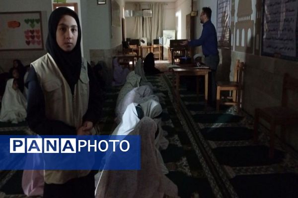 جلسه هفتگی توسل به آقا امام زمان (عج) در خوابگاه دخترانه شهید مجید دهنوی 