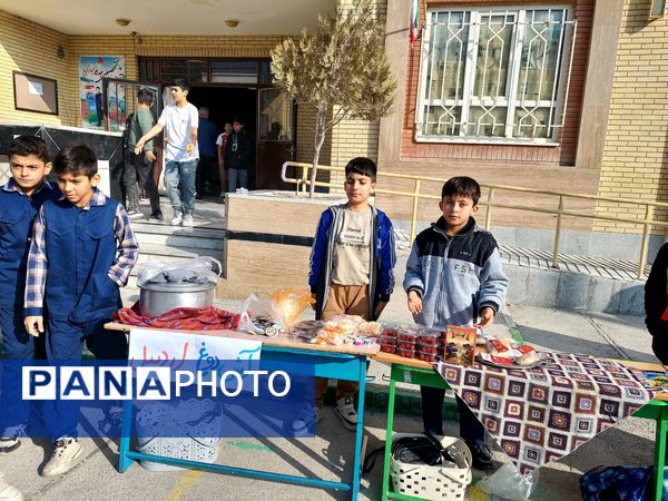 برگزاری بازارچه دانش‌آموزی در مدرسه شهدای فرهنگی شهرستان شیروان