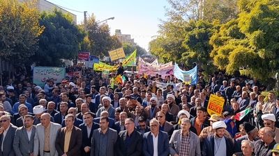 طنین فریاد استکبارستیزی دانش‌آموزان در خیابان‌های ملکان