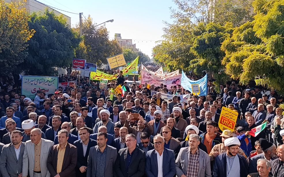 طنین فریاد استکبارستیزی دانش‌آموزان در خیابان‌های ملکان