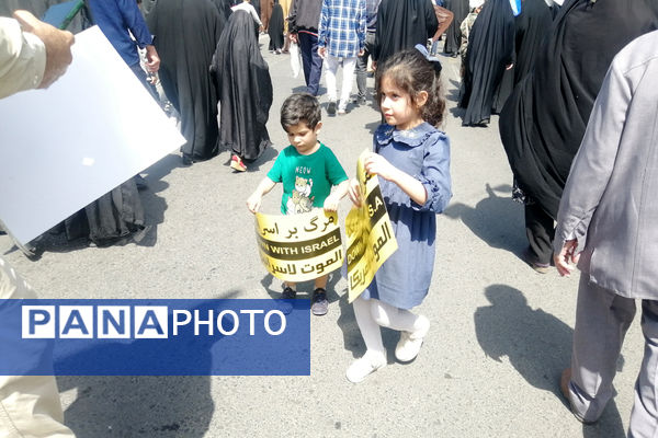 راهپیمایی نمازگزاران جمعه قم در حمایت از عملیات وعده صادق و طرح نور