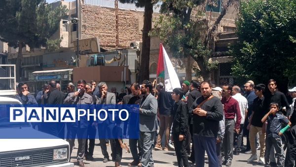 مراسم زنجیر زنی و سینه زنی به مناسبت سالگرد رحلت امام در نیشابور 