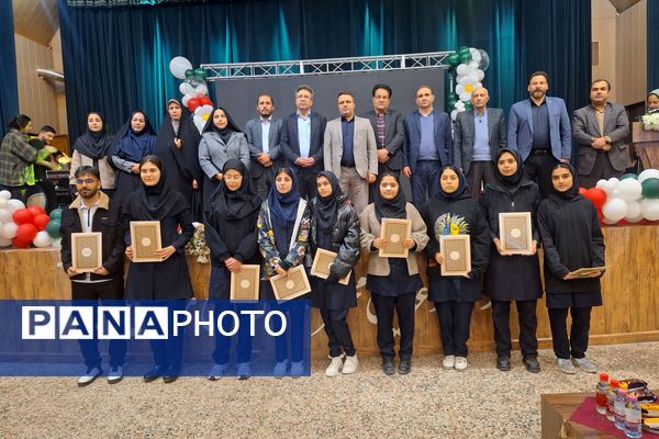 تقدیر از برگزیدگان کشوری و استانی مسابقات فرهنگی و قرآنی ناحیه 3 شیراز