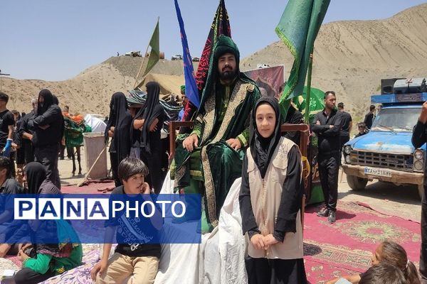 تعزیه خوانی در روز عاشورای حسینی در گلزار شهدای بار 