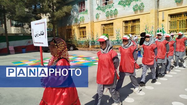 مشعل المپیاد ورزشی ناحیه ۷ در دبستان شهدای راه آهن روشن شد