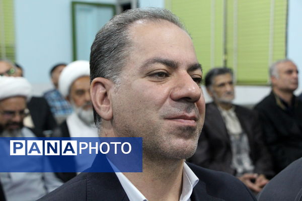 رونمایی از کتاب «علاقه‌بند مردم» در یزد 