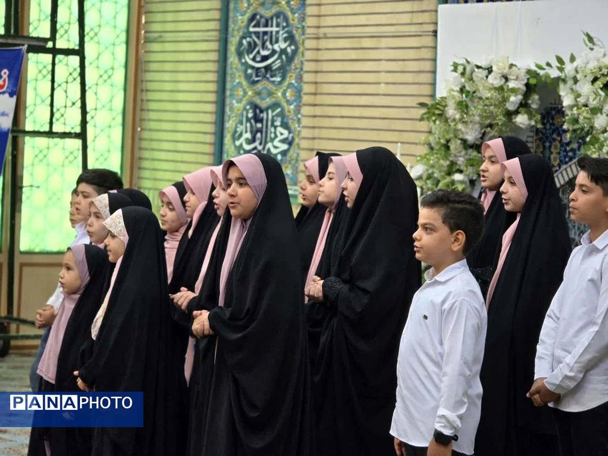 تقدیر از خانواده شهید اسلامی در سالروز اقامه اولین نماز جمعه پس از انقلاب