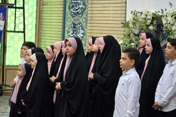 تقدیر از خانواده شهید اسلامی در سالروز اقامه اولین نماز جمعه پس از انقلاب