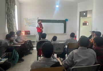 دوره آموزش کمک‌های اولیه به مناسبت هفته پدافند غیرعامل در شهرستان خاتم 