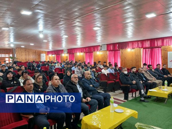 مراسم تقدیر از نفرات برتر دبیرستان نمونه‌ شهدای‌ سلمانشهر عباس‌آباد