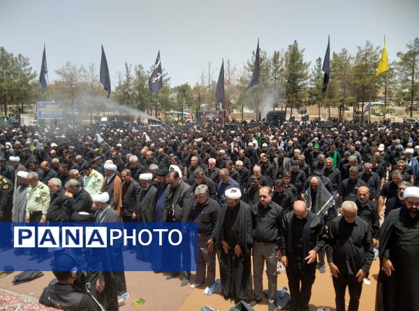 اقامه نماز ظهر عاشورا در قتلگاه بیرجند 