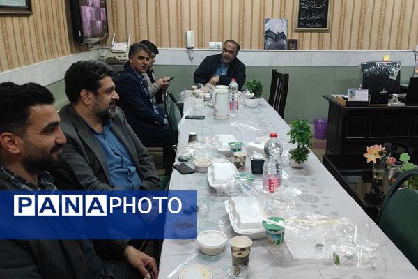 برگزاری سفره افطاری به مناسبت ماه مبارک رمضان در مدارس ناحیه دو شهرری 