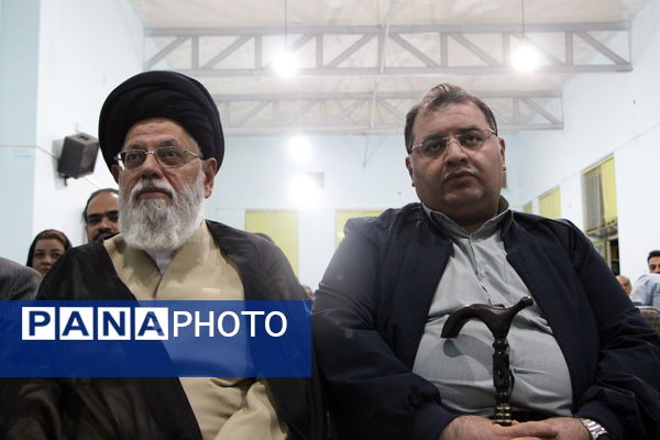 رونمایی از کتاب «علاقه‌بند مردم» در یزد 