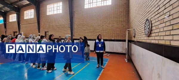 مسابقات طناب‌کشی و دارت در سالن زینبه شهرستان شیروان