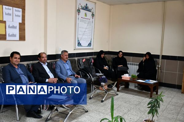 بازدید مدیر آموزش و پرورش مه ولات از دبیرستان شبانه روزی فرزانگان 