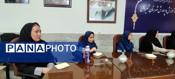 تجلیل مدیر آموزش و پرورش شهرستان شیروان از خبرنگاران پانا